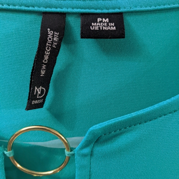 Beautiful ladies teal dress.  Petite Med. - Picture 2 of 4